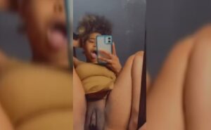 Vidéo de fuite de Sylvia chevauchant un gode sur un miroir