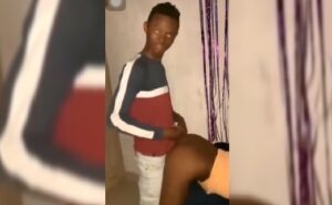 Jeune Angola Boy Nacking House Girl