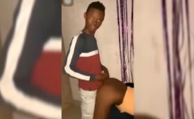 Jeune Angola Boy Nacking House Girl